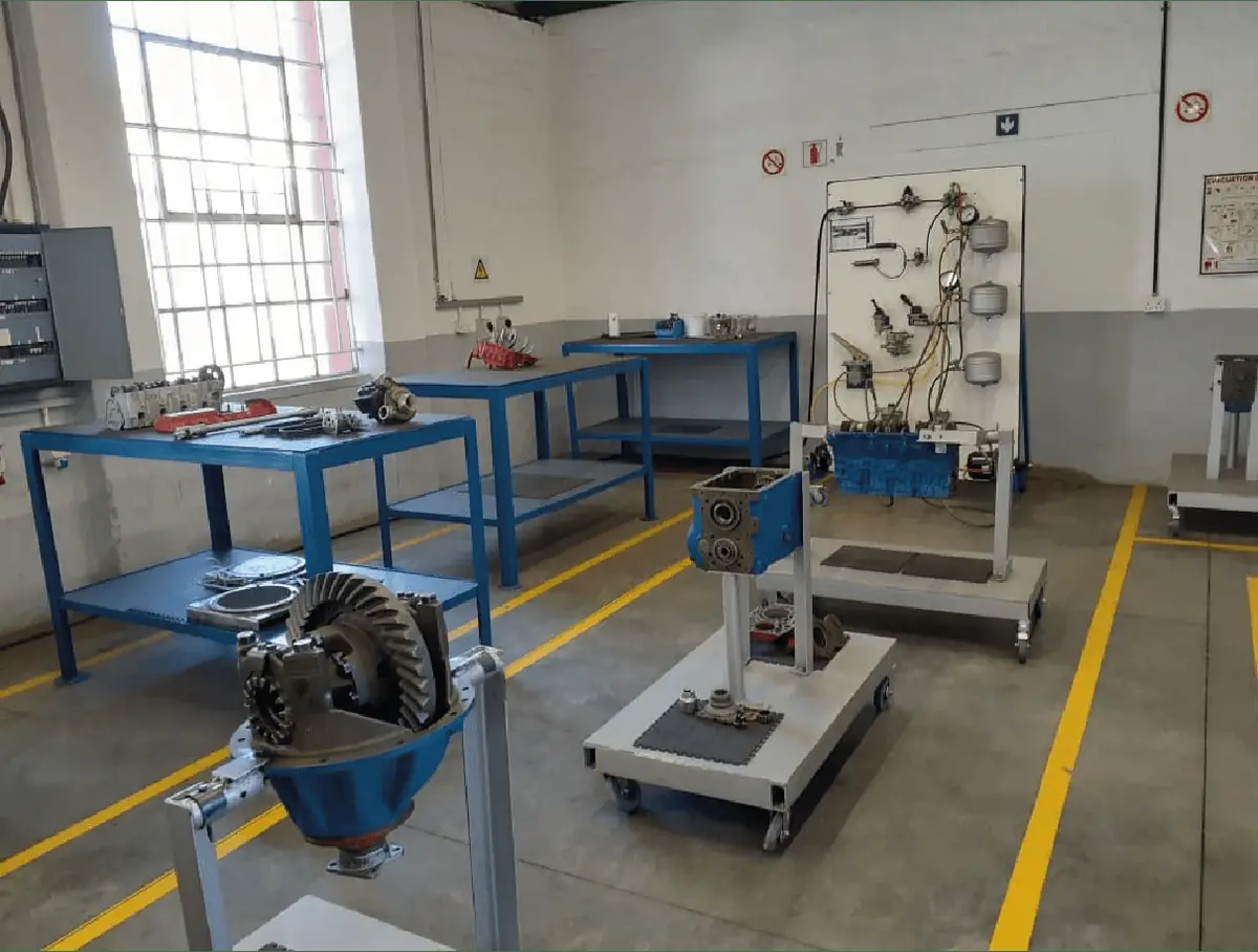 Practical work stations with engine and gearbox components
